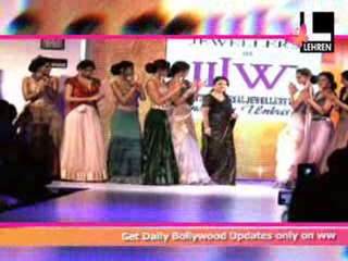 Sharmila Will Not Gift Kareena