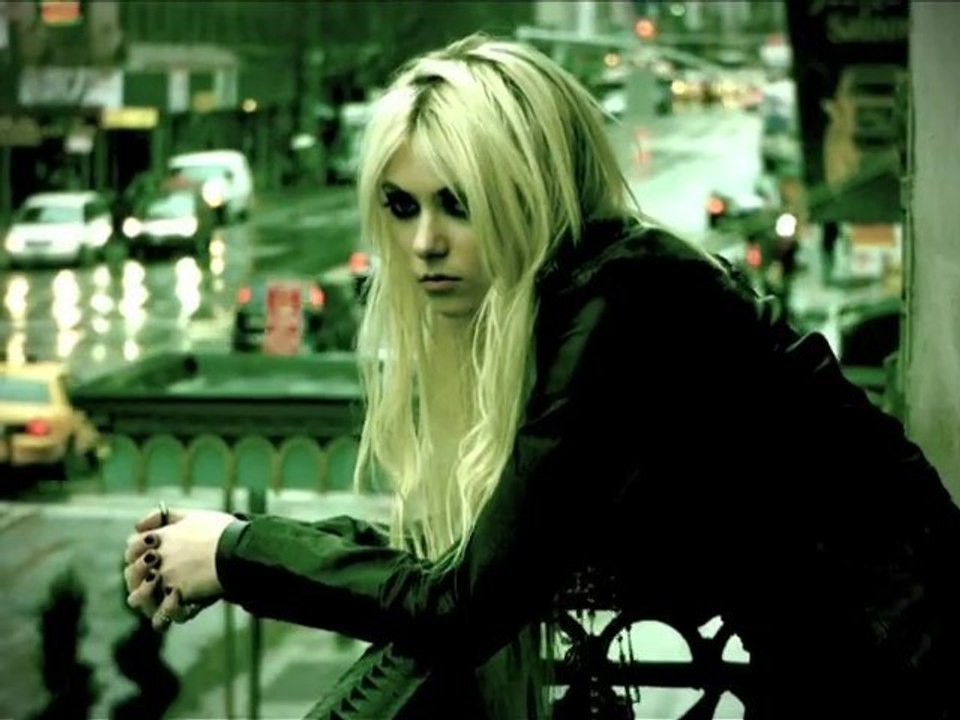 The Pretty Reckless - Make Me Wanna Die - Official Clip