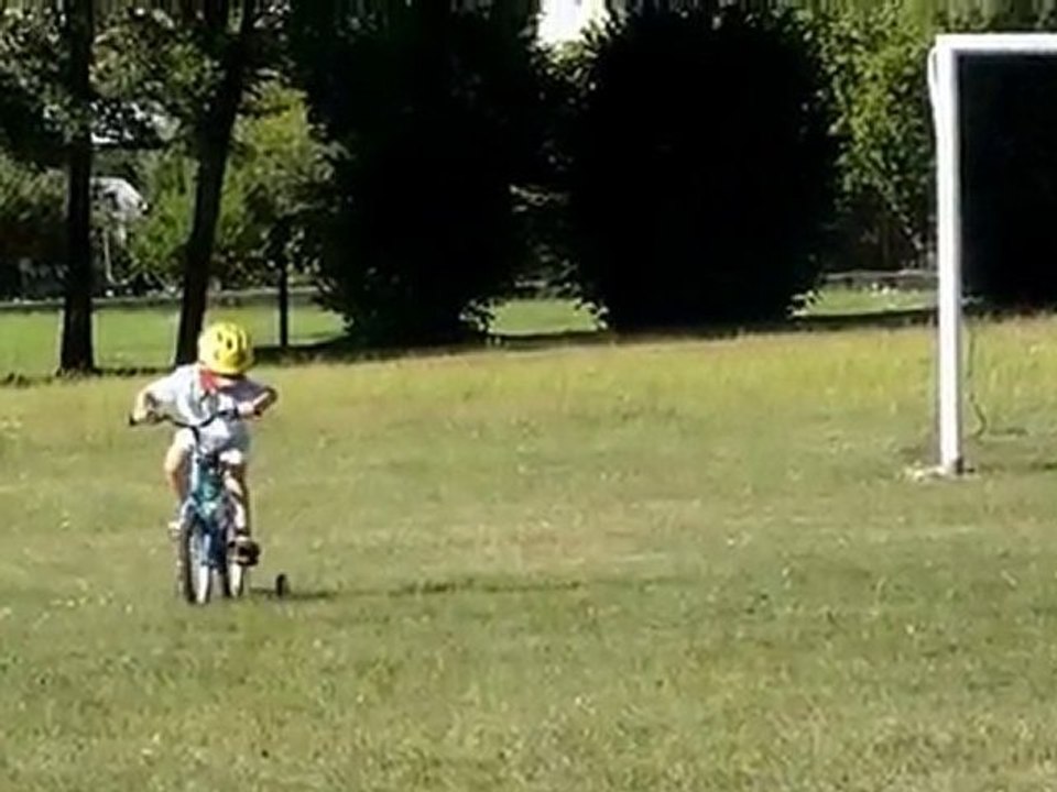 Aymeric à vélo