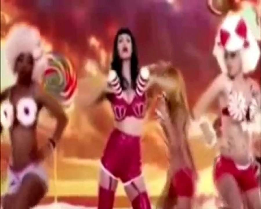 Chute de katy perry  en plein scène ( Flash singer's 4)