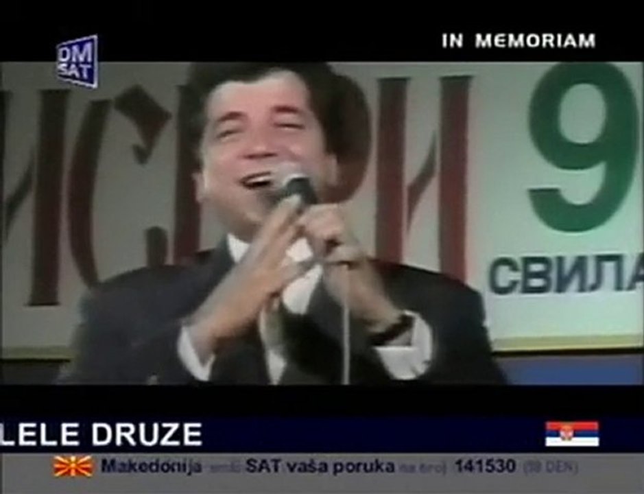 Savo Radusinovic-Covek s koferom u ruci