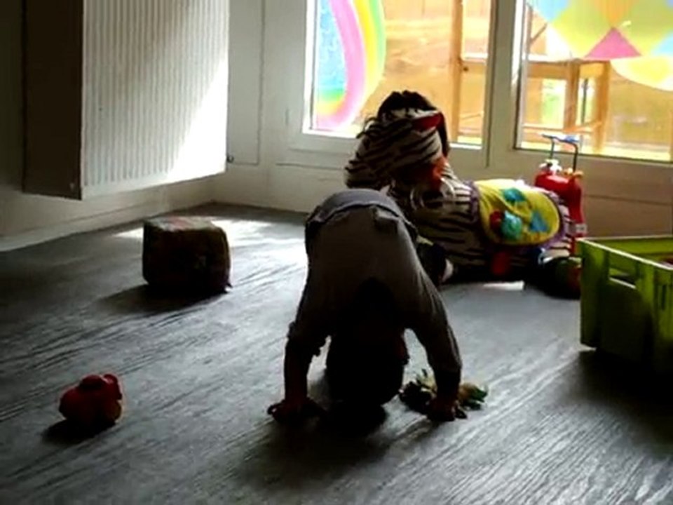 Et pourquoi pas la tête en bas ?