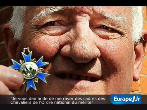 Je vous demande de me rayer de l'Ordre du mérite