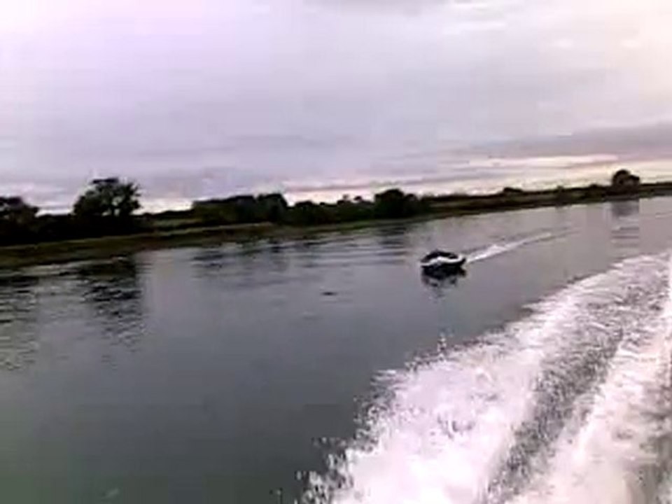 Bouée tractée par le bateau