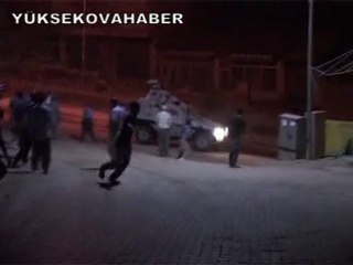 Şemdinli'de Gerginlik Gece Saatlerine Kadar Sürdü