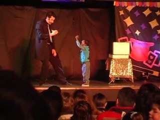 ESPECTACULO DE MAGIA EN EL TEATRO (8-08-2010)