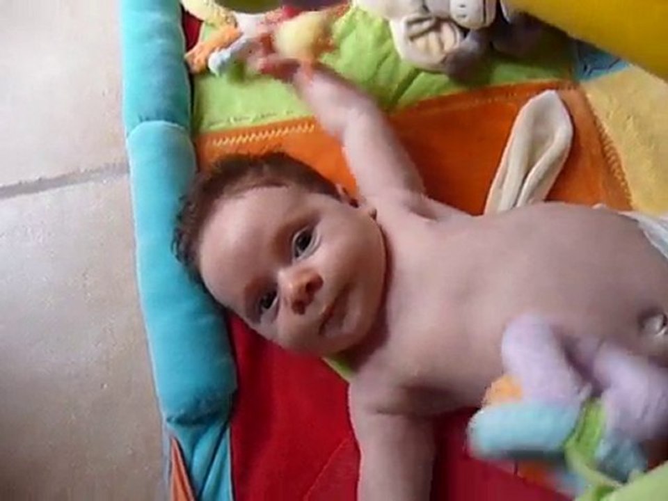 J 54 - Jeux sur tapis d'éveil 1