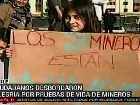 Ciudadanos chilenos, felices por prueba de vida de mineros