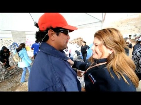 Au Chili, les familles des 33 mineurs piégés érigent le campement Espoir