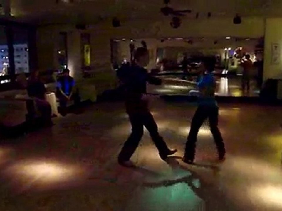 FreeSwingDanceLessons.com : Blues Part 1 / Drag Blues from M