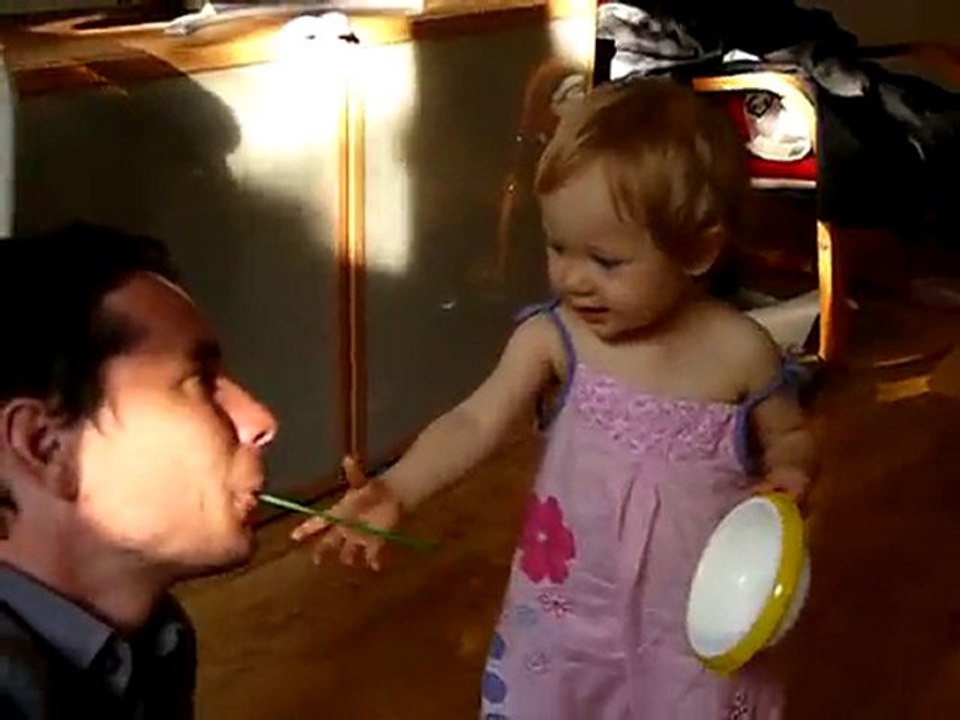 2010 08 20 Donne a manger a Papa