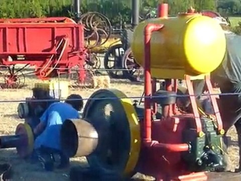 Des moteurs à la fête de la batteuse encore en état