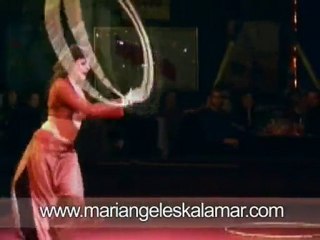 Cirque performer - Mariangeles aux cerceaux