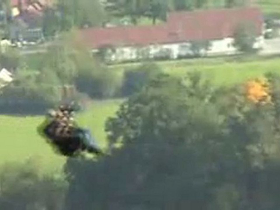 OSSY fliegt Gleitschirm