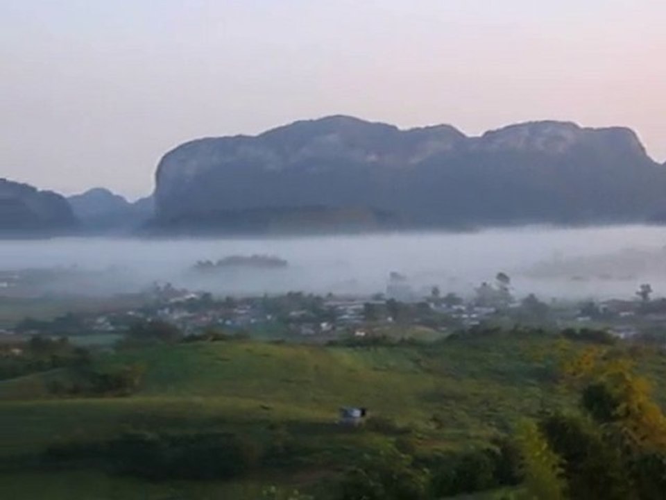 CUBA Levée de soleil sur les "Mogotes"