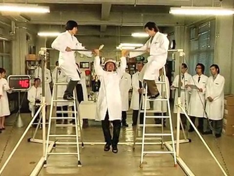 シャンパーニュ ニコラ・フィアット（Champagne Nicolas Feuillatte）テレビCM『懸垂』篇