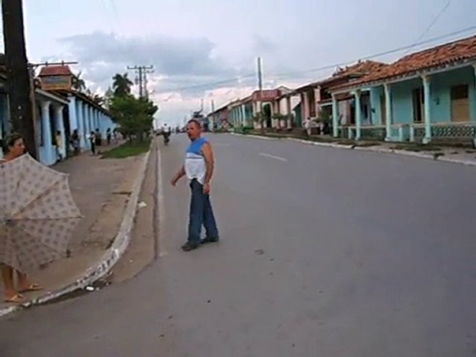 CUBA La rue principale de Vinales