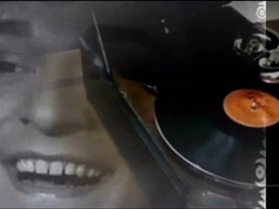 Zeki Müren-Hançeri aşkınla ey yar gönlüm üzre vurma hiç