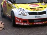 une voiture qui chaufe les pneus au rallye d'allemagne 2010