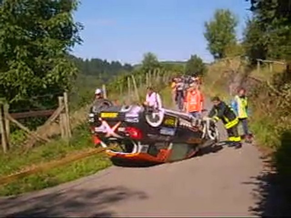 Evacuation de la Clio d'Abbring au rallye d'Allemagne 2010