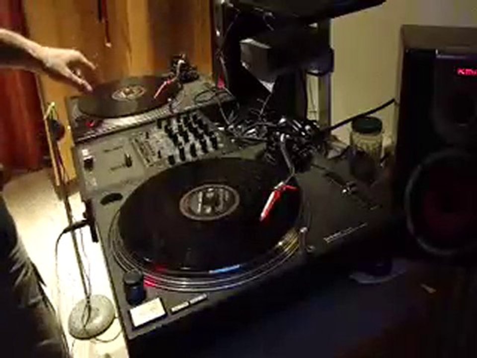 HipHop Speed Mixing : 12 classic hiphop songs in 5 minutes