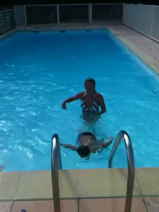 MON ILYESSOU QUI NAGE SOUS L'eau