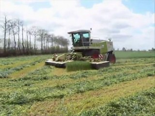 UN GOUPE DE FAUCHE AVEC LES ENTREPRENEURS DES TERRITOIRES