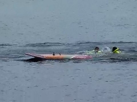 20100730 Nico tracté debout et tombe Lacanau