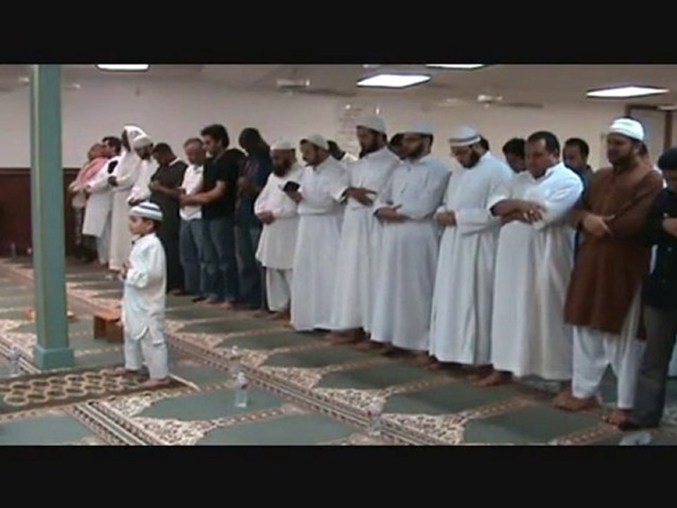 Il dirige la salat du taraweeh à 7 ans (Mach'ALLAH)
