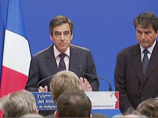 Fillon à Villepin: le drapeau français n'est "pas une banderole"