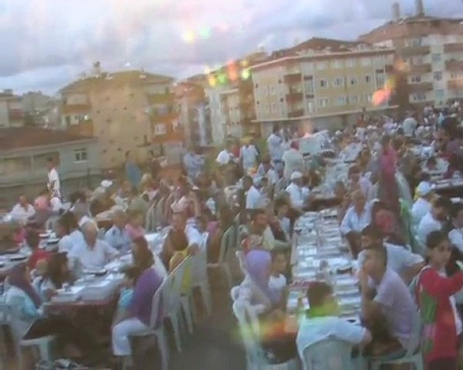 Eyüp Belediyesi Yeşilpınar Mahallesi Açık İftar Yemeği