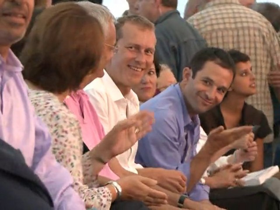 Université d'été du PS: entrée en scène, côte à côte, d'Aubry et Royal