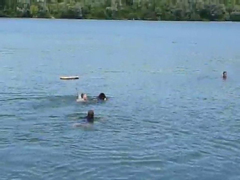 Renée combat sa peur de l'eau avec Blue