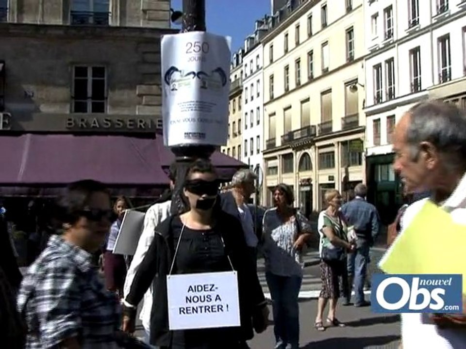 Soutien aux journalistes otages place de la Bourse à Paris
