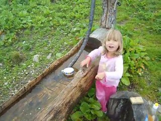 Prune fait la vaisselle à la Platière