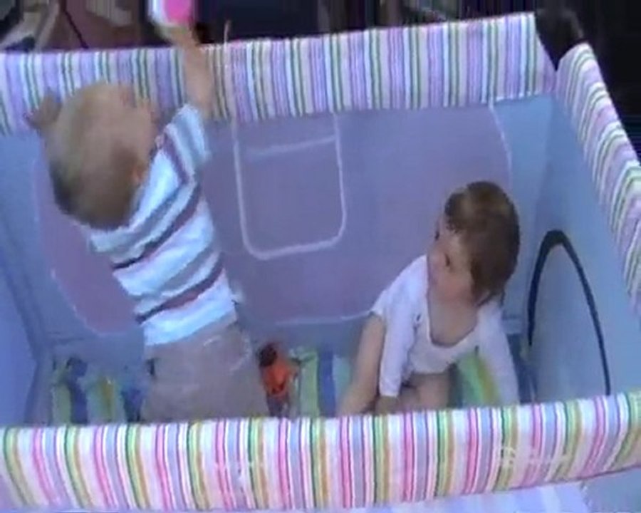 100805_Bastien_Nolan_Lit_Parapluie