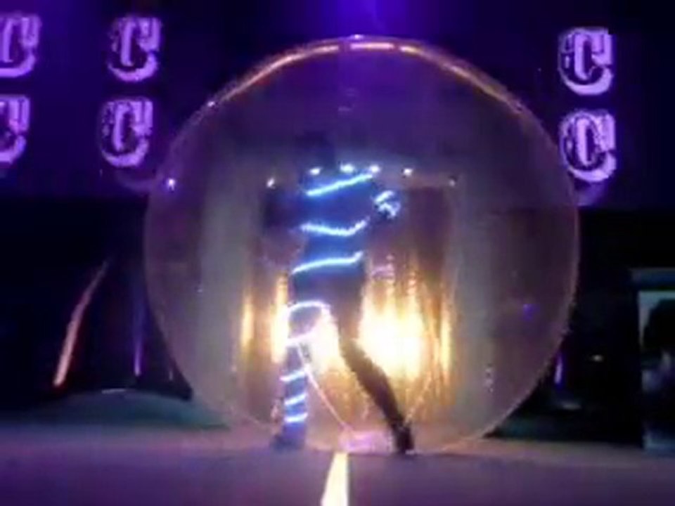 Water ball - boule humaine - Sphére PVC - Bulle sur l'eau