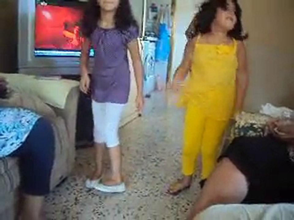 KumsaL Ve Zeynep Apaçi DansLarı xD
