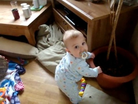 renan se met debout seul