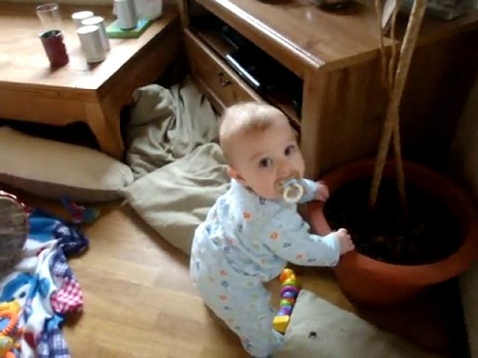 renan se met debout seul