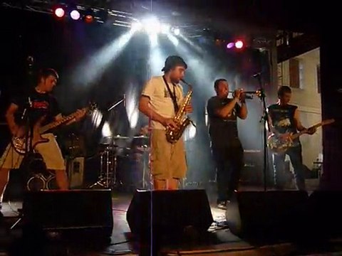 Dirty Bees @ Decibels Rock Fest, Fontaine l'Eveque (BE)