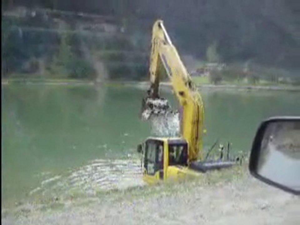 Kendini yıkayan kepce   İzlesene.com