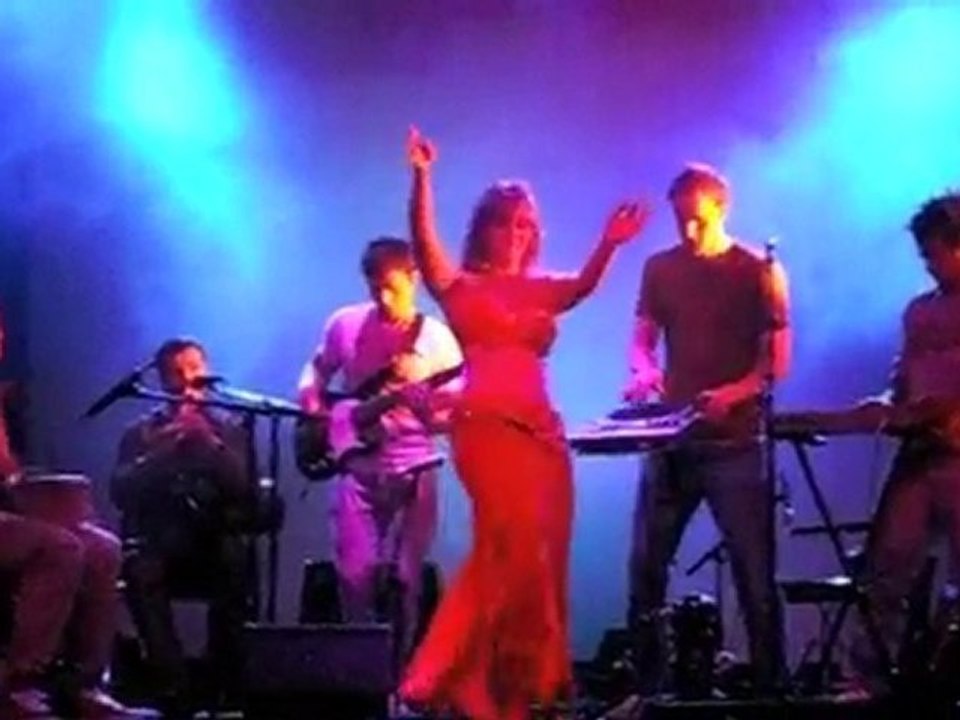 Iris Sofia improvising to live concert