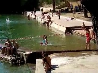 La baignade au Camping les ARNAUDS à SALERNES en Provence.