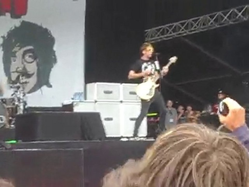 All Time Low chante à Rock en seine Damned if I do Ya