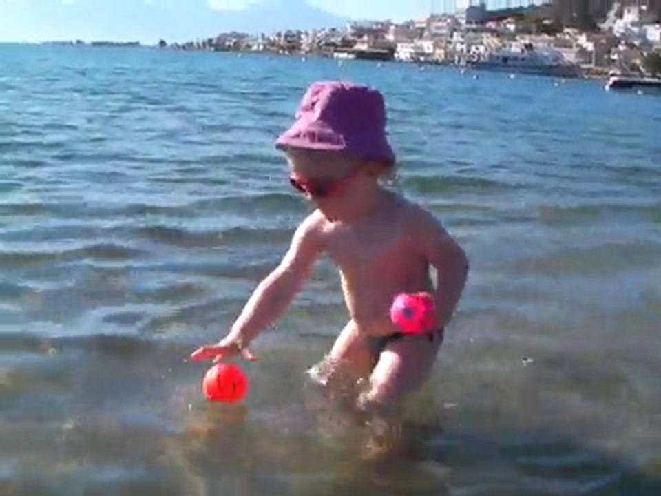 Clotilde dans l'eau