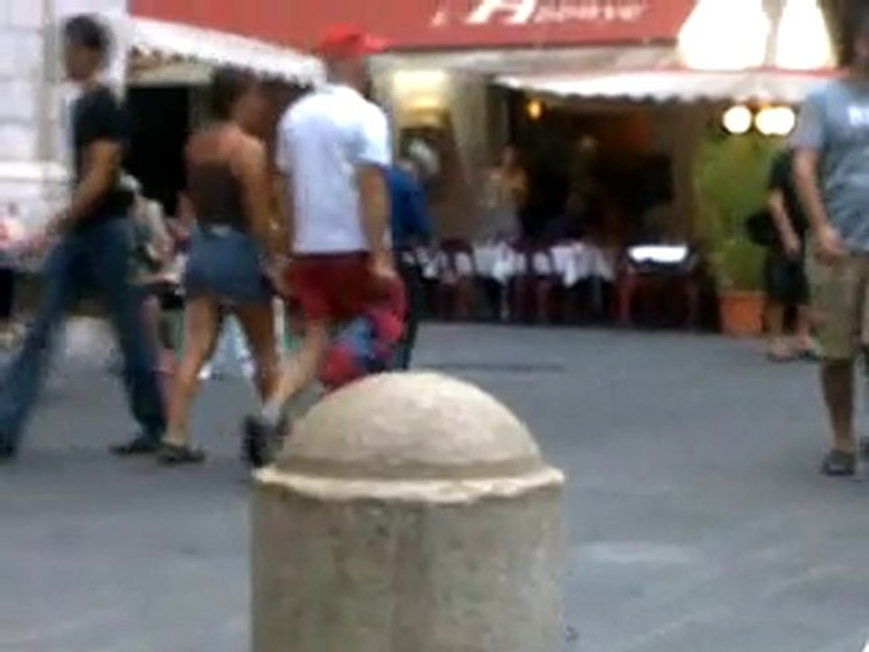 il a besoin de personne pour danser lui