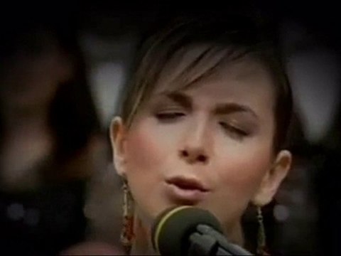 Ayşe İnak Ekiz-Gönlüm yaralı bilmiyorum yâr bana ne oldu