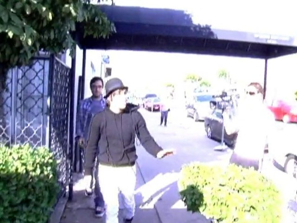 SNTV - Pete Wentz turns 30.