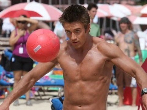 SNTV - Hunky beach bodies